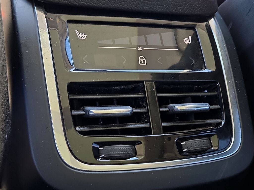 2022 Volvo XC90 T6 Momentum