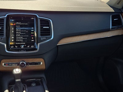 2022 Volvo XC90 T6 Momentum