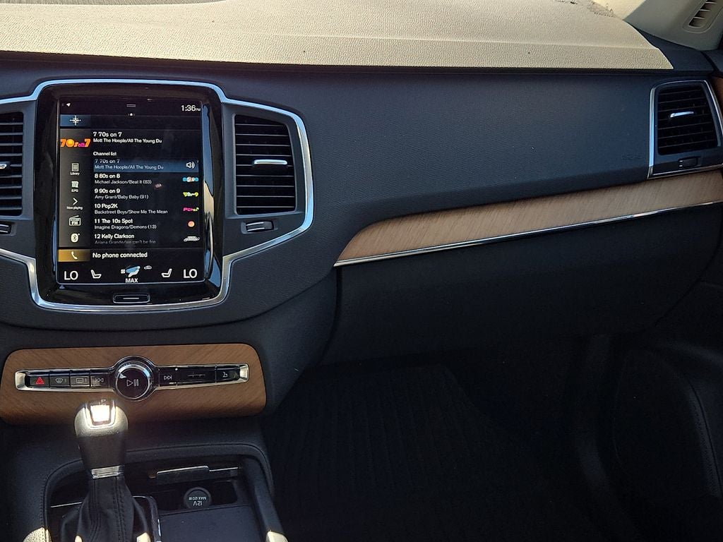 2022 Volvo XC90 T6 Momentum