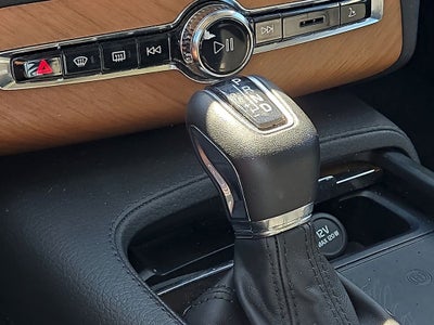 2022 Volvo XC90 T6 Momentum