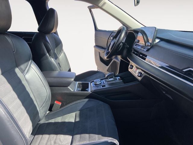 2024 Mitsubishi Outlander Base