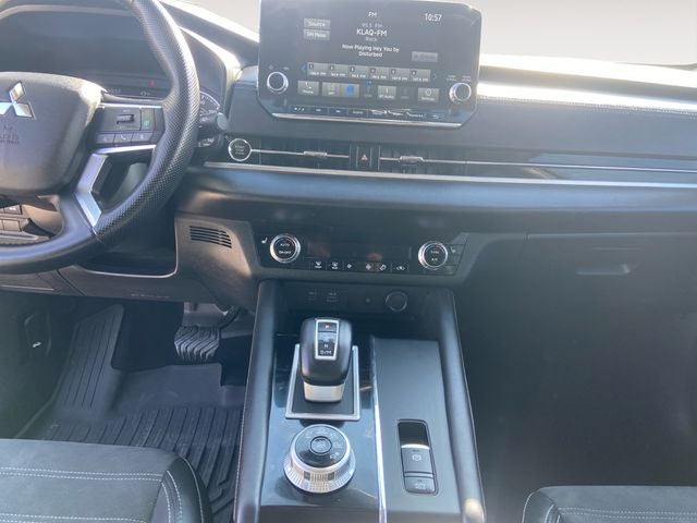 2024 Mitsubishi Outlander Base