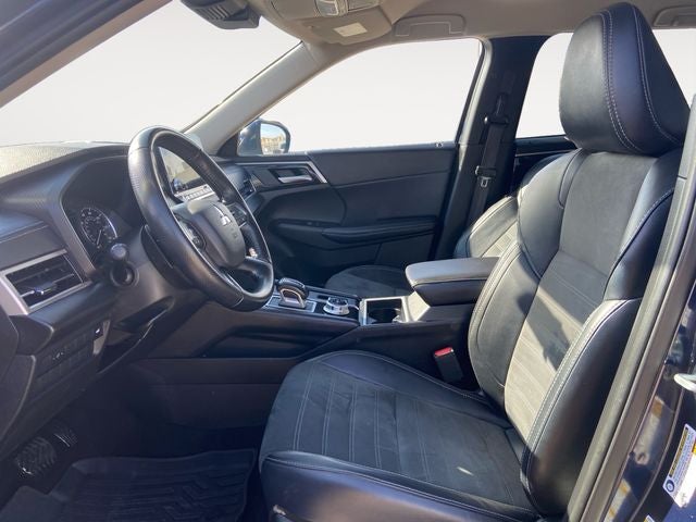 2024 Mitsubishi Outlander Base