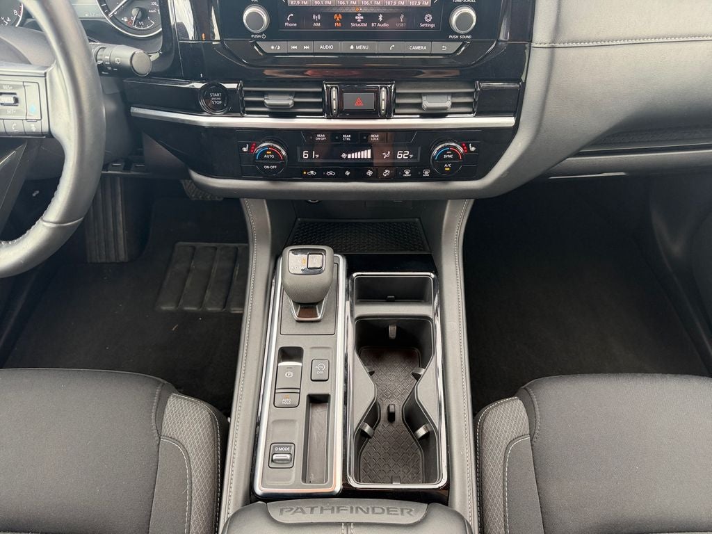 2025 Nissan Pathfinder SV
