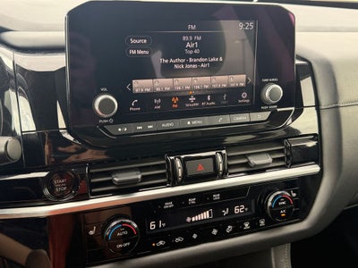 2025 Nissan Pathfinder SV