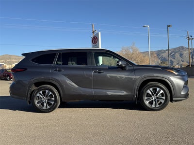 2025 Toyota Highlander XLE