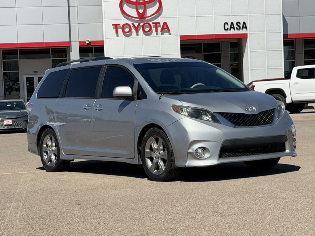 2014 Toyota Sienna SE 8 Passenger