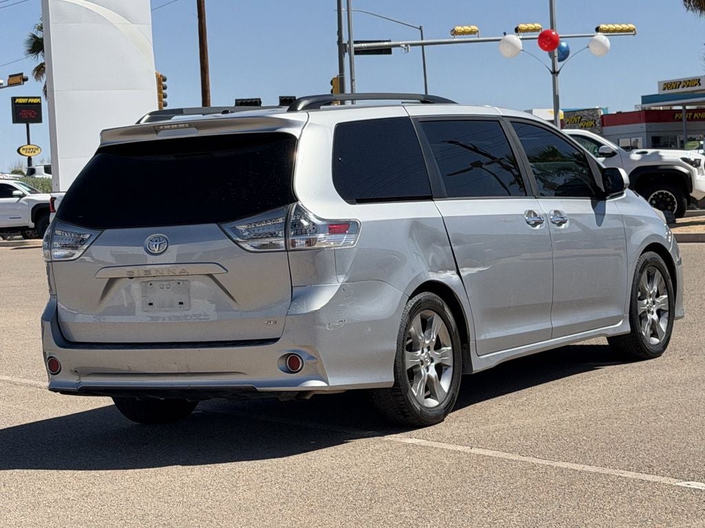 2014 Toyota Sienna SE 8 Passenger