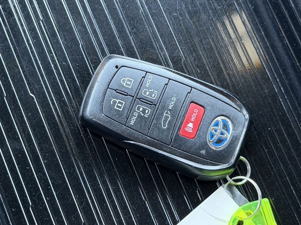 2025 Toyota Sienna XSE 7 Passenger