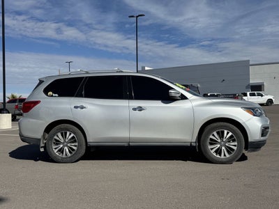 2020 Nissan Pathfinder SV