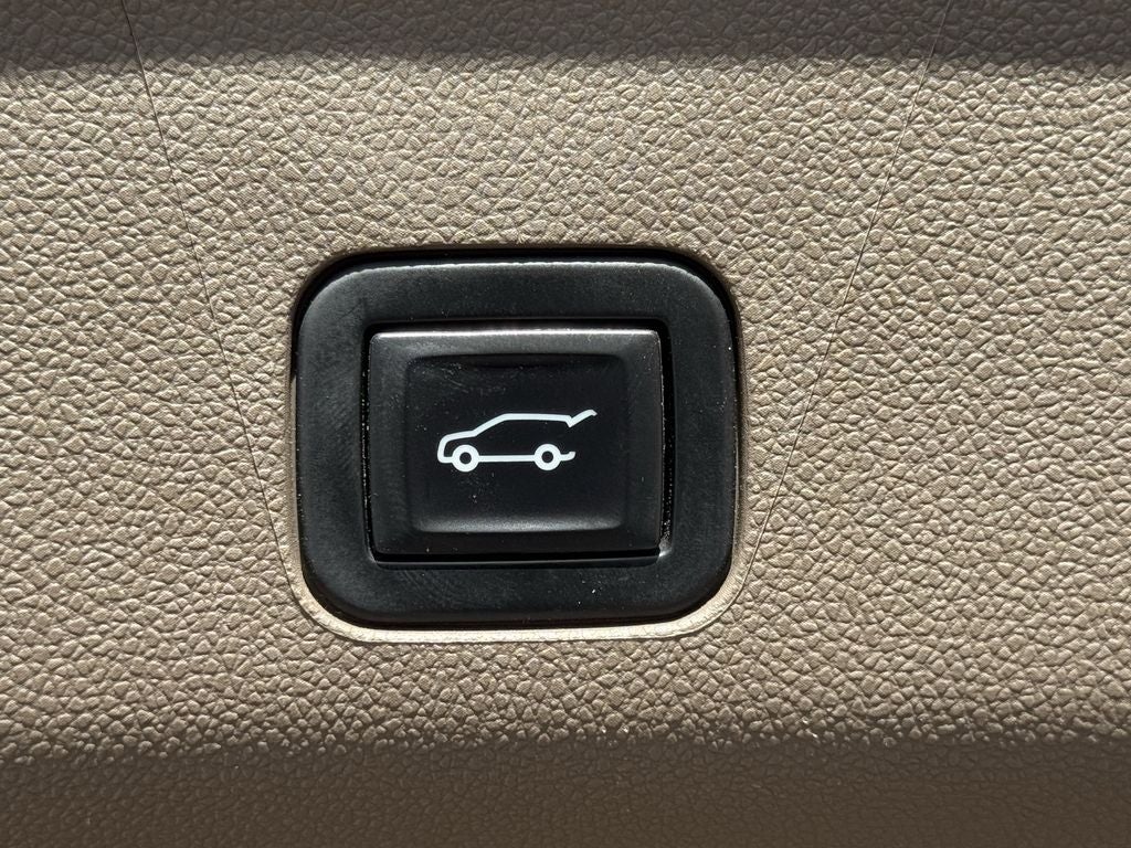 2022 GMC Yukon 4WD Denali