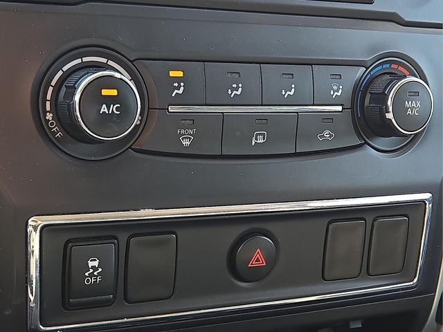 2017 Nissan Titan SV