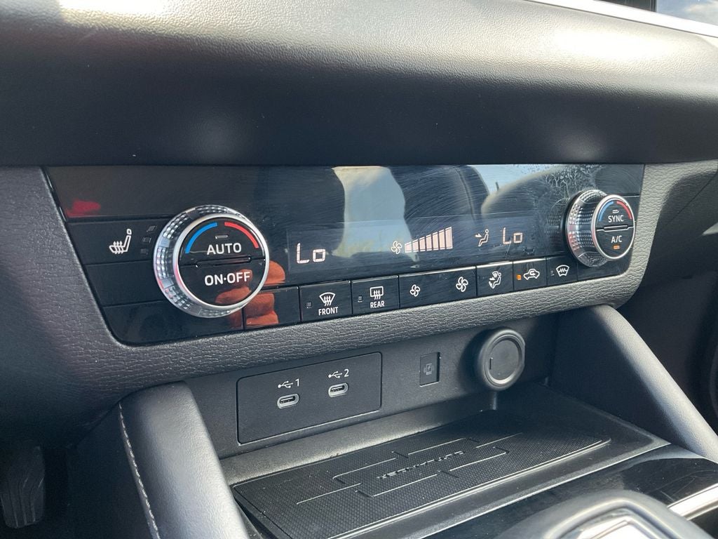 2025 Mitsubishi Outlander Base