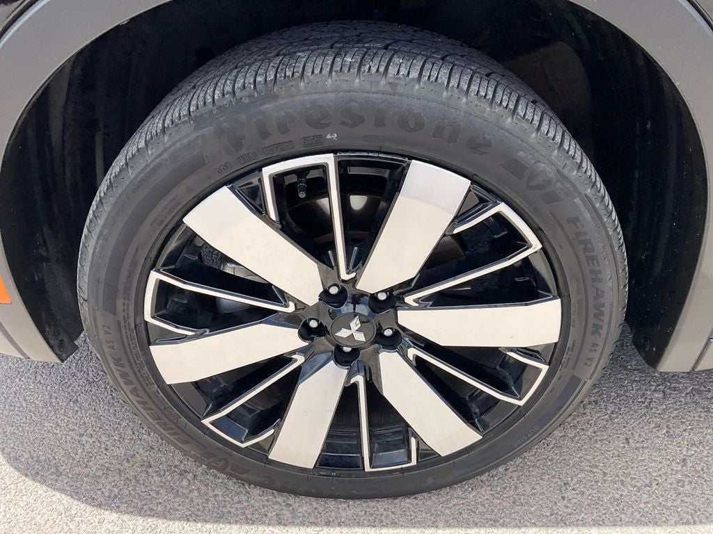 2025 Mitsubishi Outlander Base