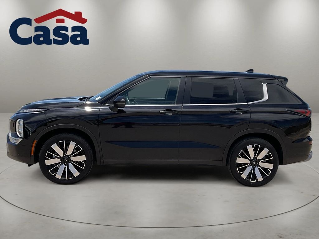 2025 Mitsubishi Outlander Base
