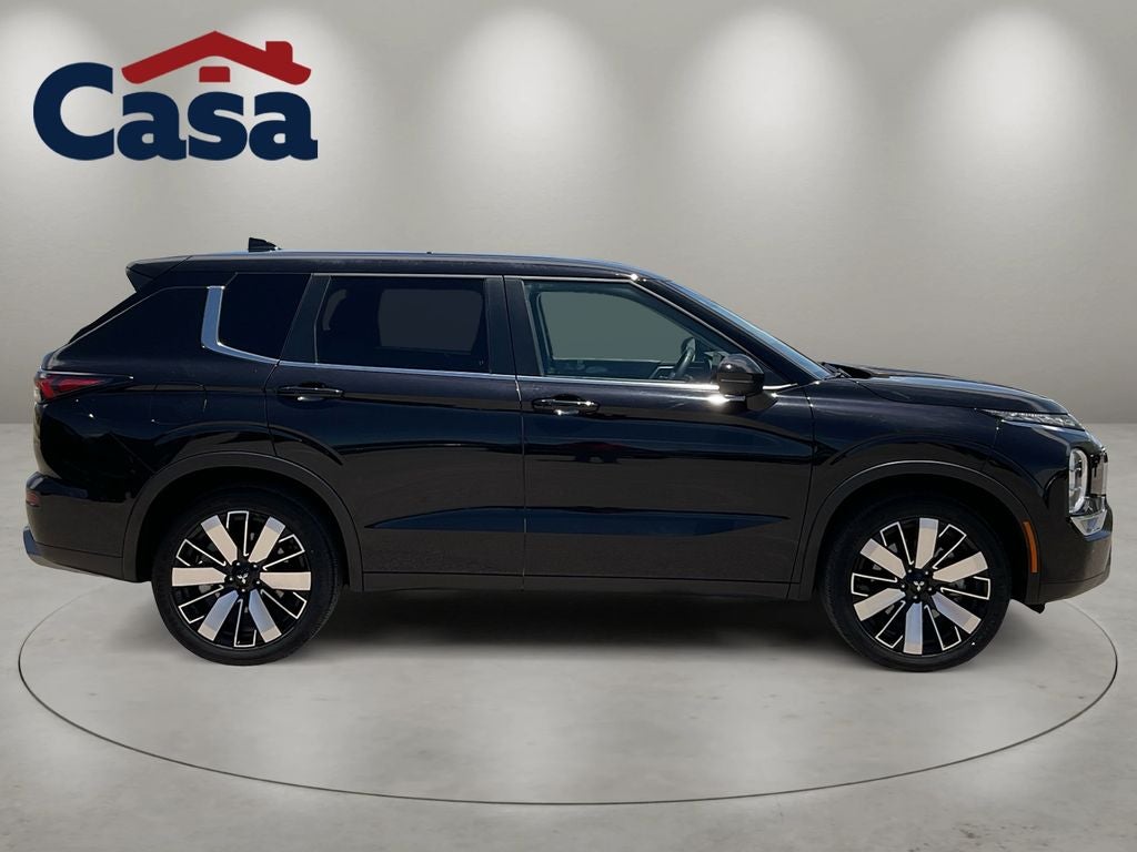 2025 Mitsubishi Outlander Base