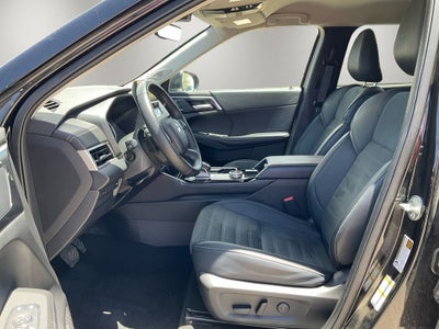 2025 Mitsubishi Outlander Base